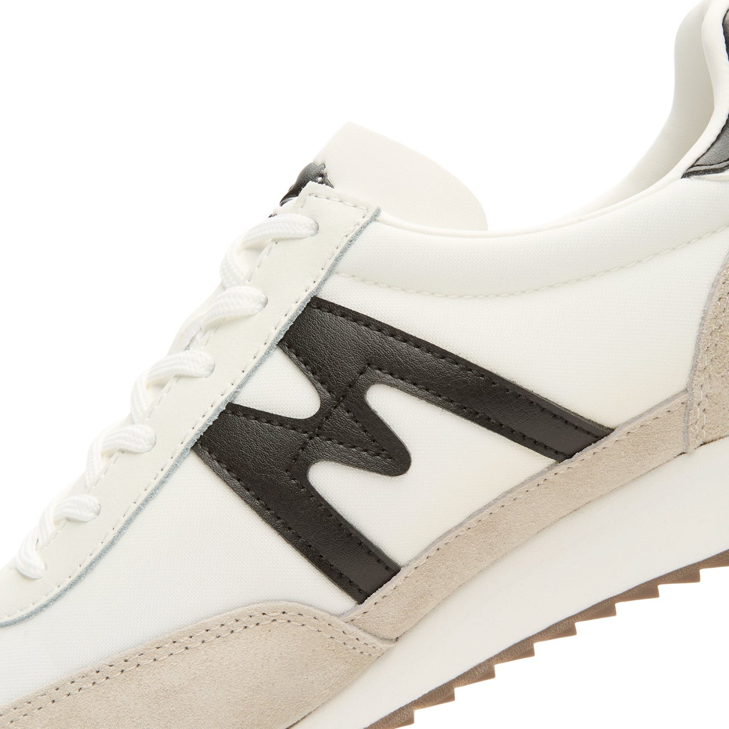 Karhu Mestari (Silver Lining / Black)